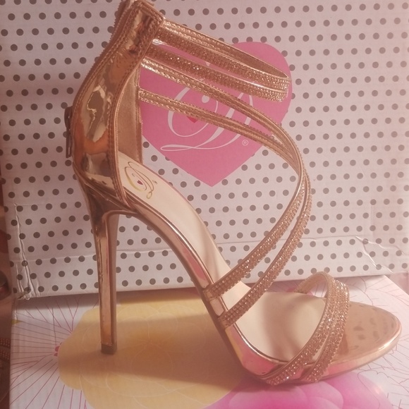 Beautiful and elegant Heels - Picture 2 of 2